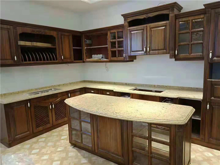 石英石台面使用时需要隔热、防潮吗？